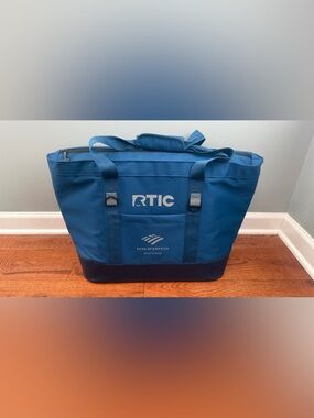 RTIC Everyday Insulated 35 L Tote Bag With BOA Private Bank Screen Blue